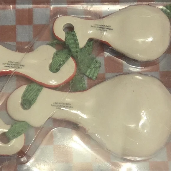 ⭐️ HOST PICK ⭐️ NWT Christmas Ceramic Measuring Spoon Set - Picture 2 of 3